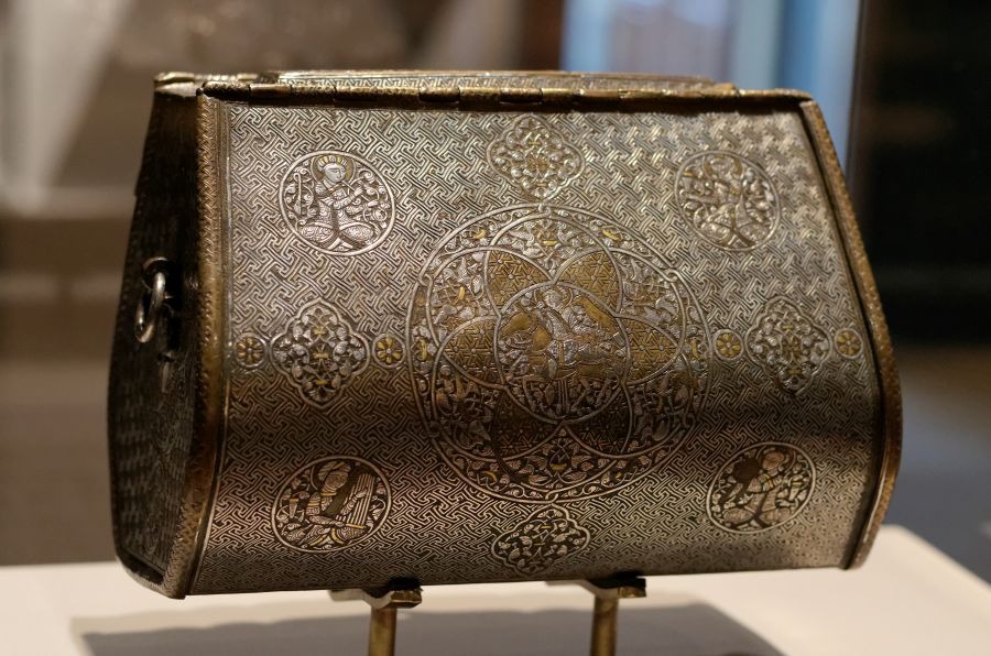 14th Century handbag –The Courtauld Metal Bag